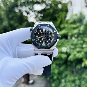 Audemars Piguet Royal Oak 15720ST Black Dial 42mm 1