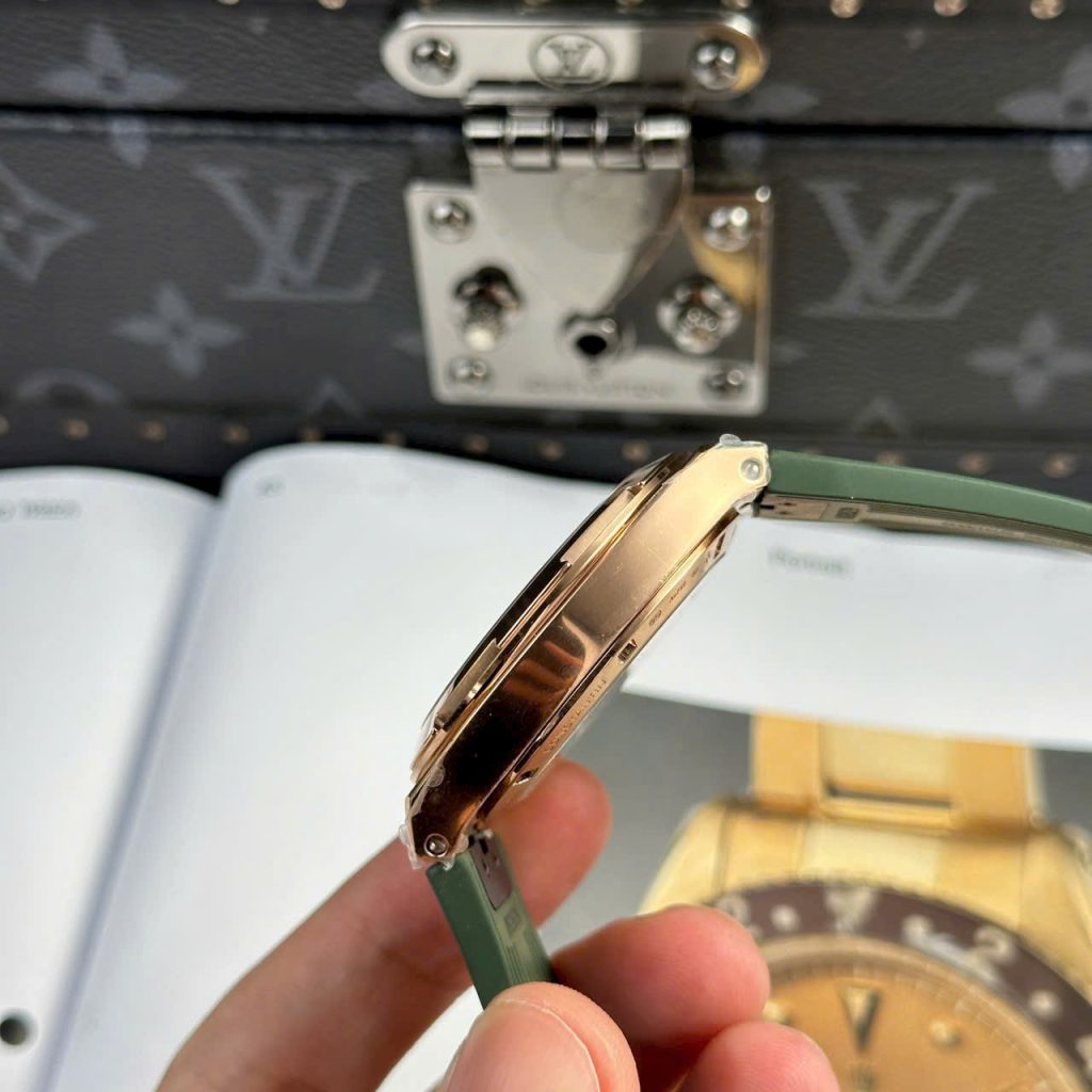 Dong Ho Vacheron Constantin Replica 11 Overseas 4500V Mau Xanh La Cay Day Cao Su 41mm 9