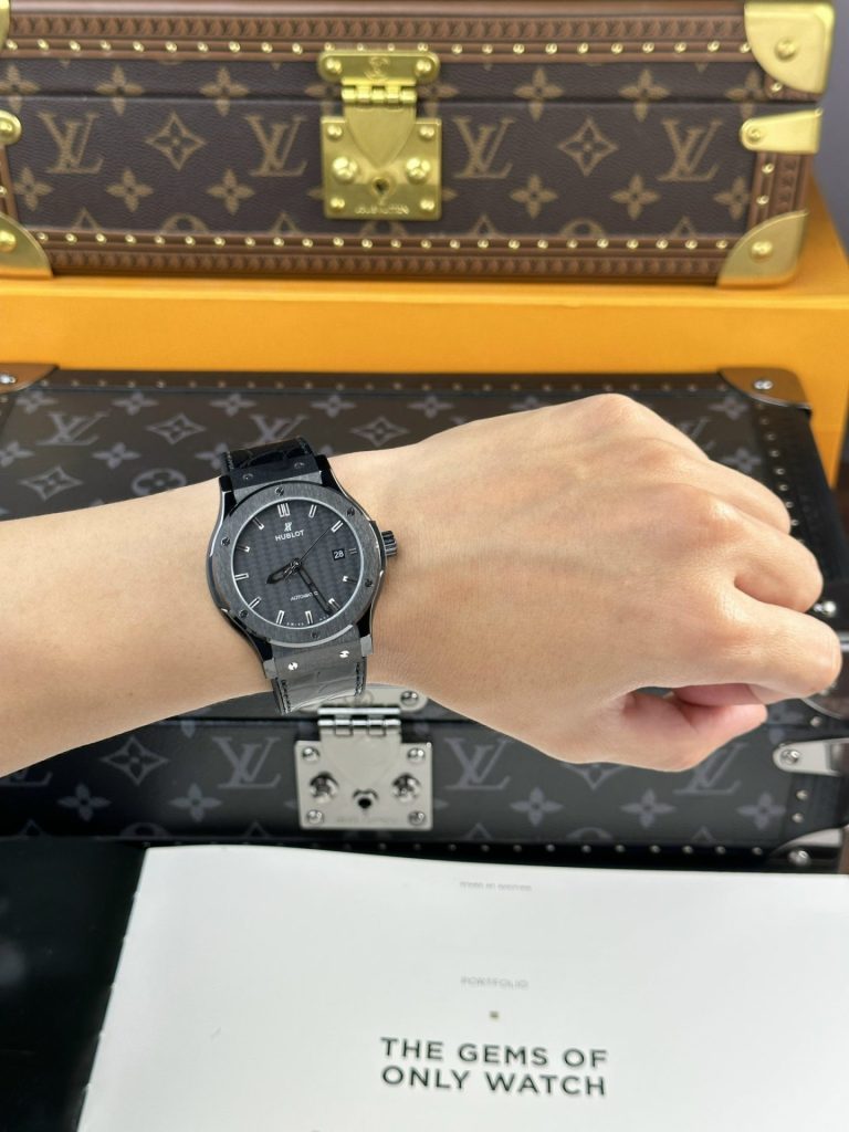 Hublot Classic Black Dial 42mm 4