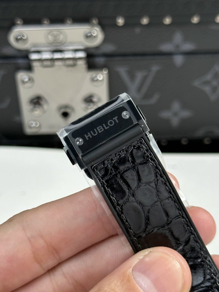 Hublot Classic Black Dial 42mm 7