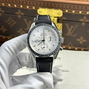 Omega Speedmaster Apollo Silver Snoopy 42mm 1