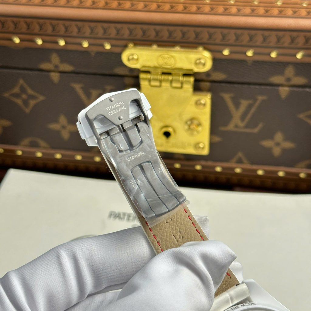 Omega Speedmaster White Side of Moon 311.93.44.51.04.002 44mm 12