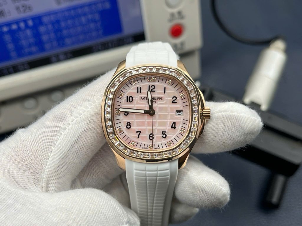 Patek Philippe Aquanaut 5268R Shell Dial Rose Gold 38mm