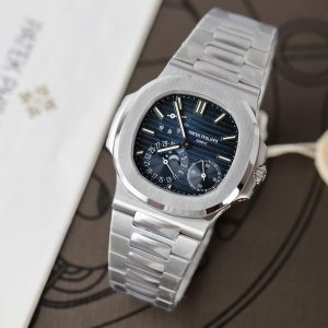 Patek Philippe Nautilus 5712 40mm 1 1