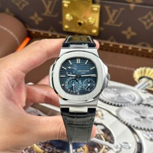 Patek Philippe Nautilus 5712 40mm 1 3