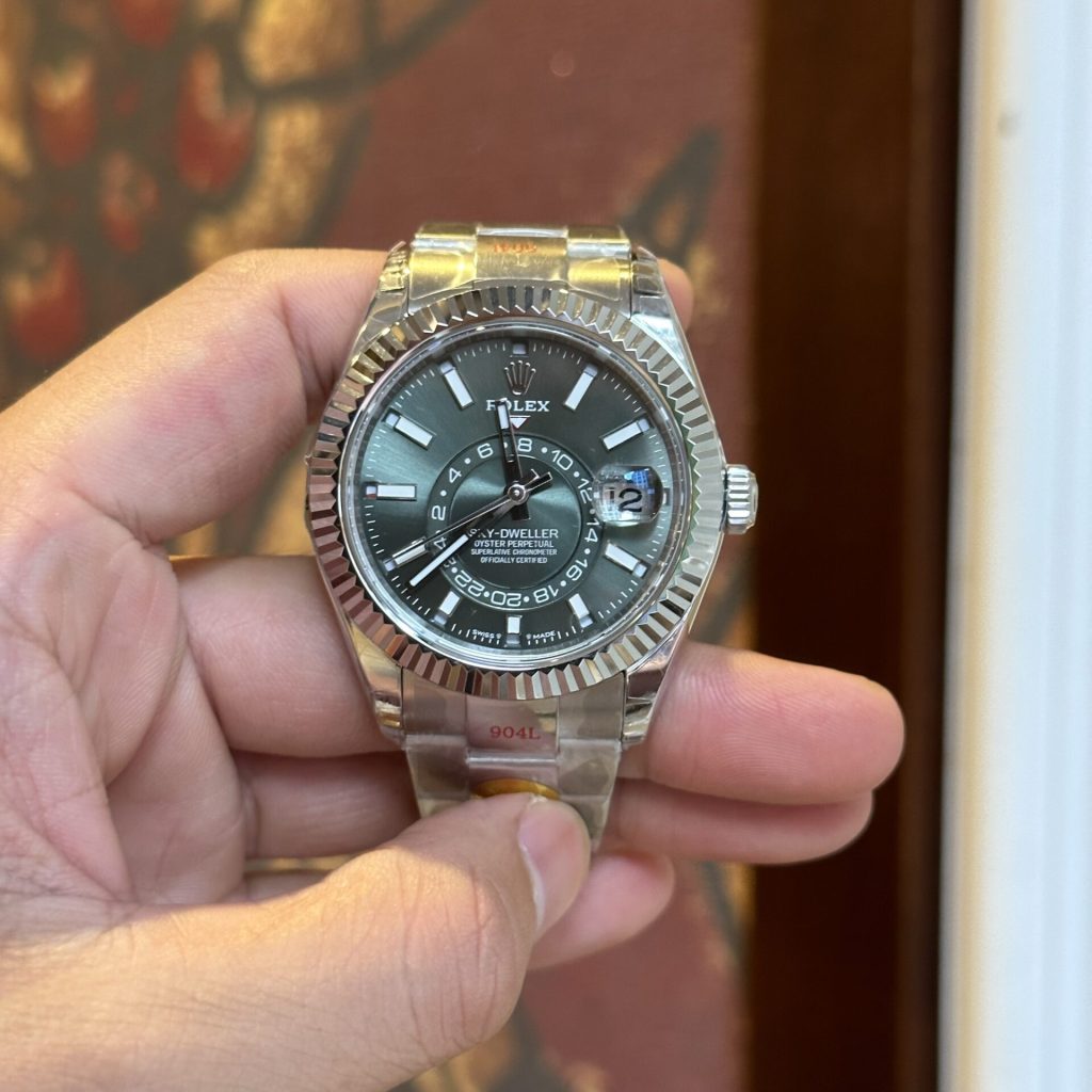 Rolex Sky Dweller 336934 Replica Mat Xanh La Cay Noob Factory 42mm 3