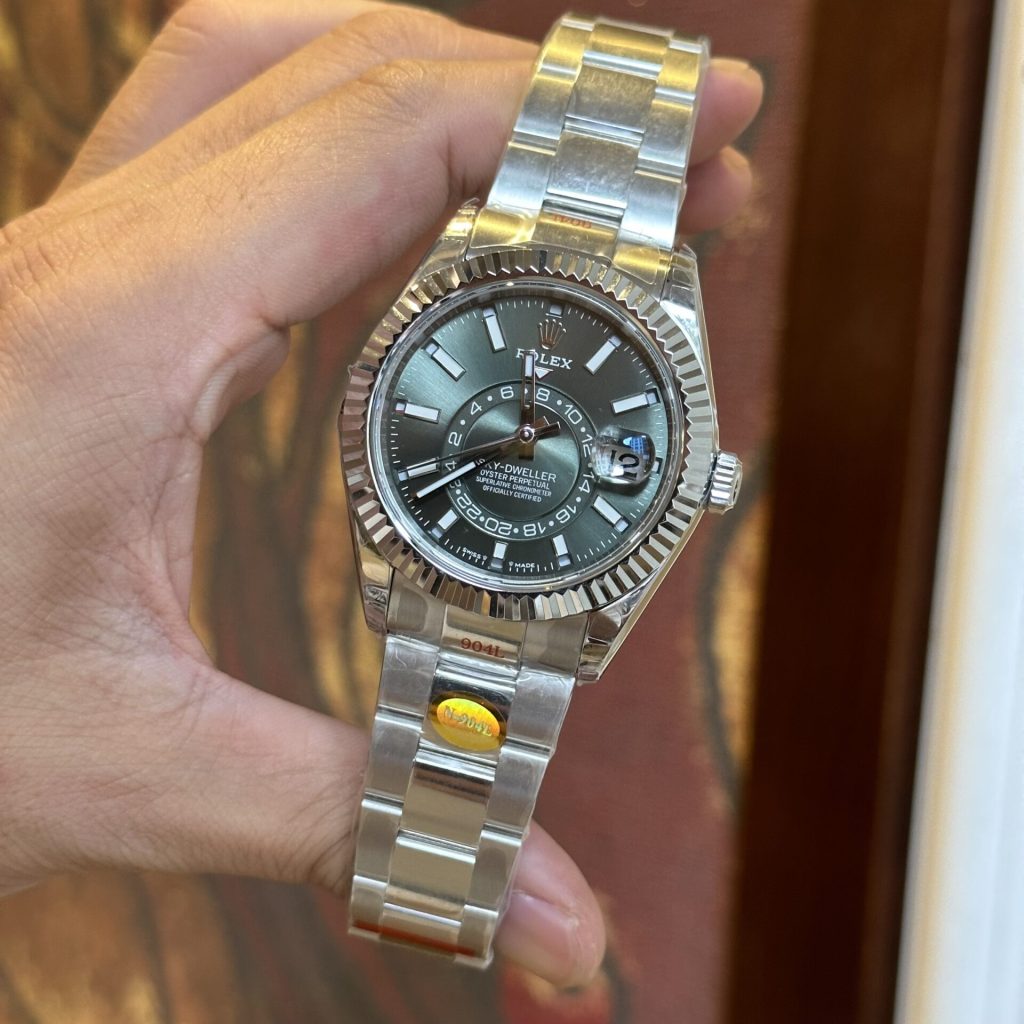 Rolex Sky Dweller 336934 Replica Mat Xanh La Cay Noob Factory 42mm 4